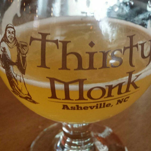 Foto tirada no(a) Thirsty Monk Brewery &amp; Pub por J M. em 7/8/2017