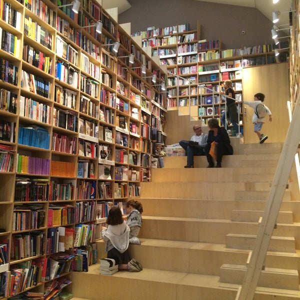 Foto diambil di Librería Gandhi oleh Hugo D. pada 12/20/2014
