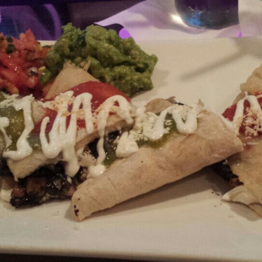 9/14/2015にdipti p.がTrece Mexican Cuisine &amp; Tequila Barで撮った写真