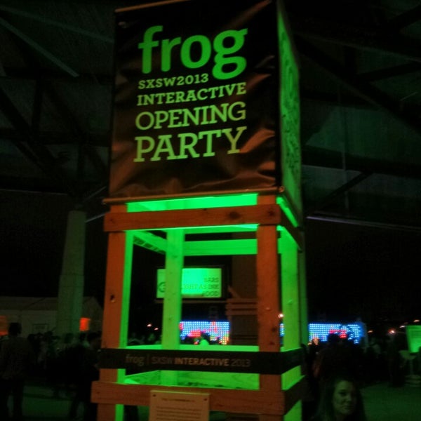 3/9/2013 tarihinde Erik C.ziyaretçi tarafından frog SXSW Interactive Opening Party'de çekilen fotoğraf
