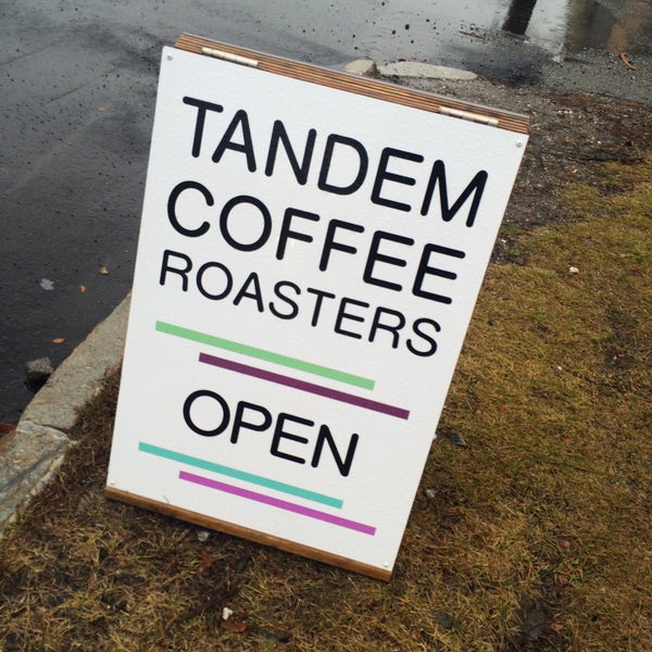 Foto tirada no(a) Tandem Coffee Roasters por Chris B. em 12/3/2015