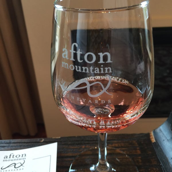 รูปภาพถ่ายที่ Afton Mountain Vineyards โดย Winnie F. เมื่อ 5/5/2018