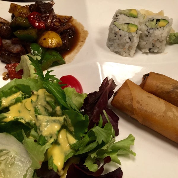 6/2/2015 tarihinde Winnie F.ziyaretçi tarafından Sachi Asian Bistro'de çekilen fotoğraf