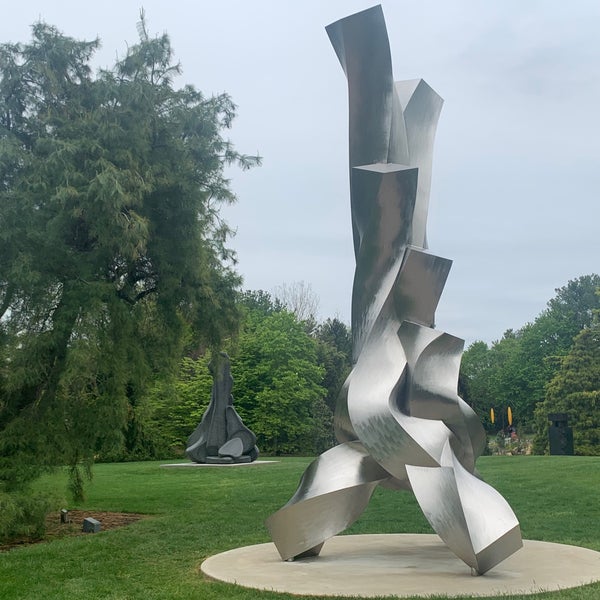 Foto diambil di Grounds For Sculpture oleh Winnie F. pada 5/8/2022