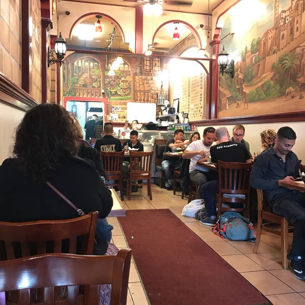 Foto diambil di Old Jerusalem Restaurant oleh Marissa C. pada 5/27/2017