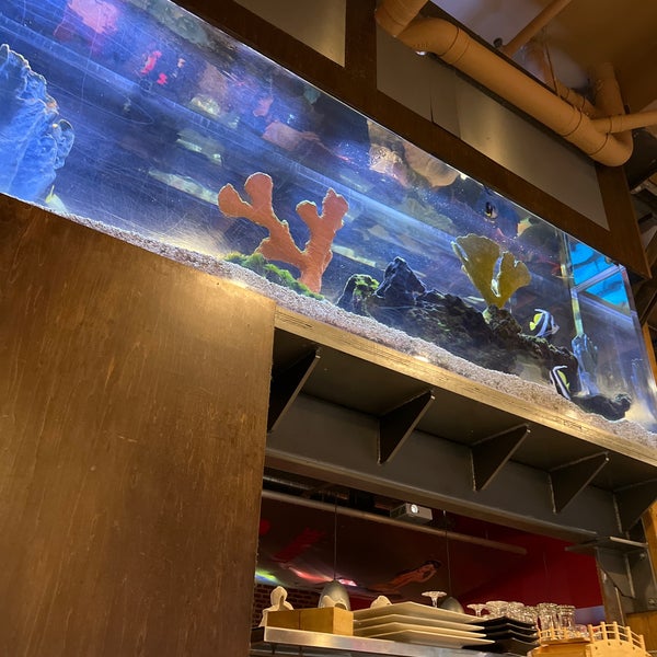 Foto scattata a Blue Sushi Sake Grill da Karen B. il 6/30/2022
