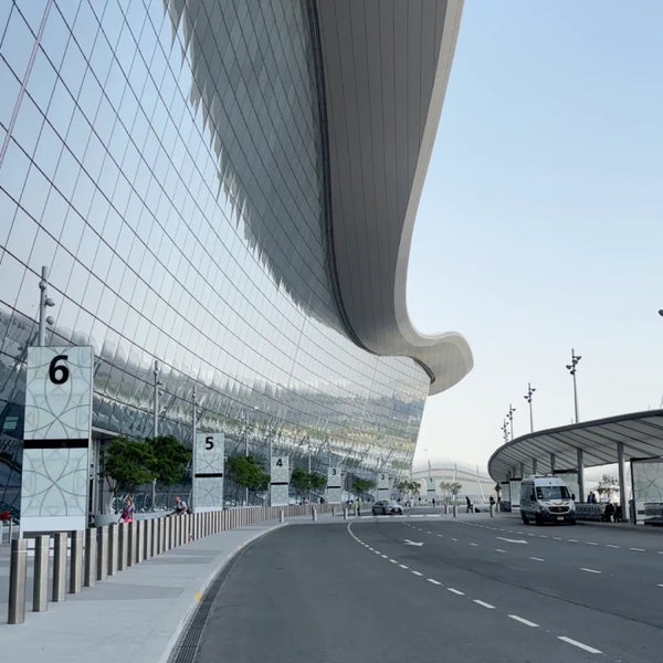 รูปภาพถ่ายที่ Zayed International Airport (AUH) โดย Aziz เมื่อ 4/30/2024