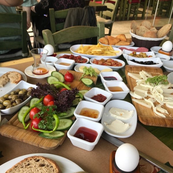 Photo taken at Tarçın Cafe by Burak on 5/9/2018