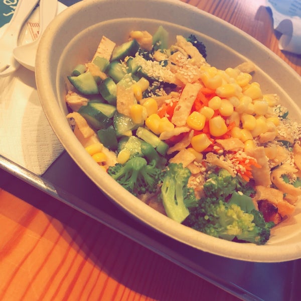 Photo taken at Freshii by MOHANNED . on 1/21/2020