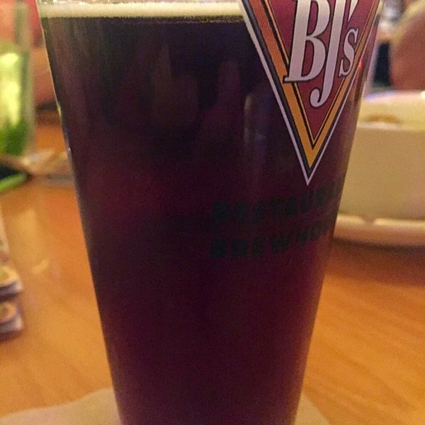 Photo taken at BJ&#39;s Restaurant &amp; Brewhouse by Mitch A. on 11/21/2015