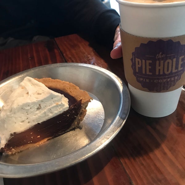 รูปภาพถ่ายที่ The Pie Hole โดย Heather R. เมื่อ 3/10/2019