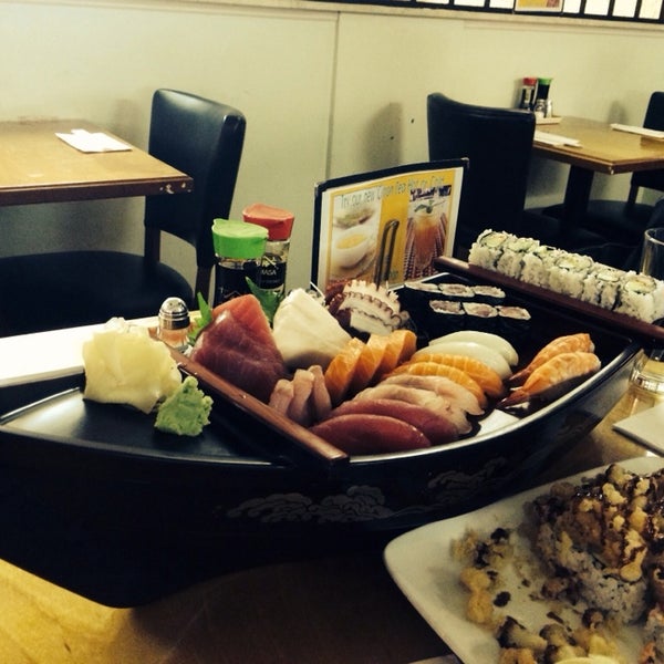 Foto tirada no(a) Takemura Japanese Restaurant por Rachel em 2/26/2014