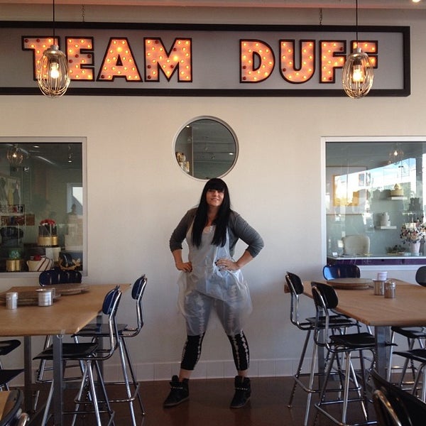 Foto tirada no(a) Duff&#39;s Cakemix por Brandy C. em 11/24/2013