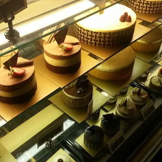 Das Foto wurde bei Finale Desserterie &amp; Bakery von Jb S. am 10/25/2014 aufgenommen
