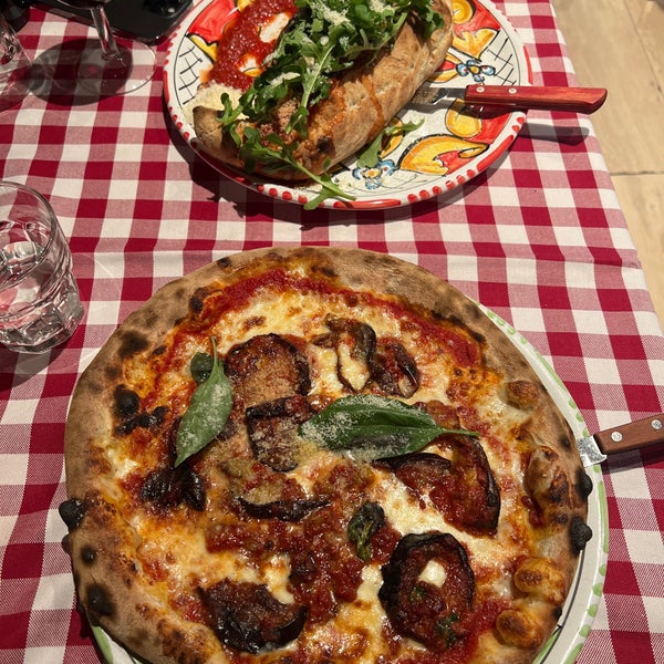 Знак мама пицца. Мама пицца москва. Mamma mia пицца. Пицца большой папа. Биг спешл пицца.