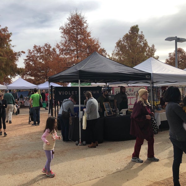 11/25/2018 tarihinde Elizabeth B.ziyaretçi tarafından Mueller Farmers Market'de çekilen fotoğraf