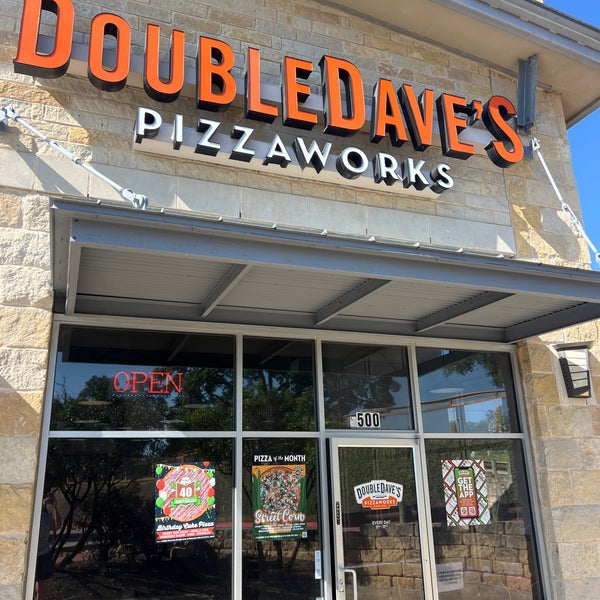 Photo prise au DoubleDave&#39;s Pizzaworks par Elizabeth B. le5/14/2024