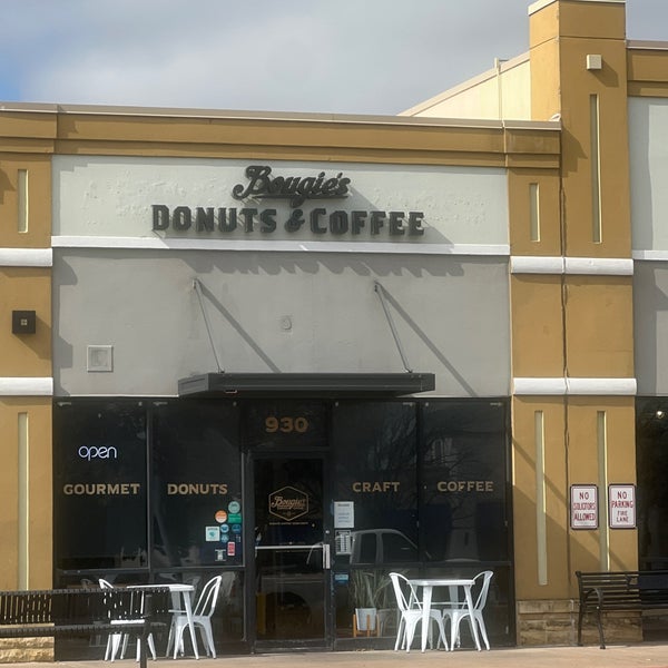Foto diambil di Bougie&#39;s Donuts &amp; Coffee oleh Elizabeth B. pada 1/25/2024