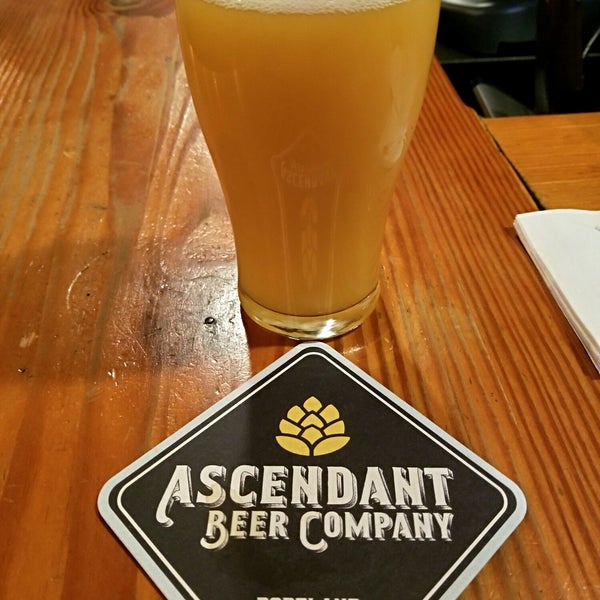 10/7/2018 tarihinde Michael K.ziyaretçi tarafından Ascendant Beer Company'de çekilen fotoğraf