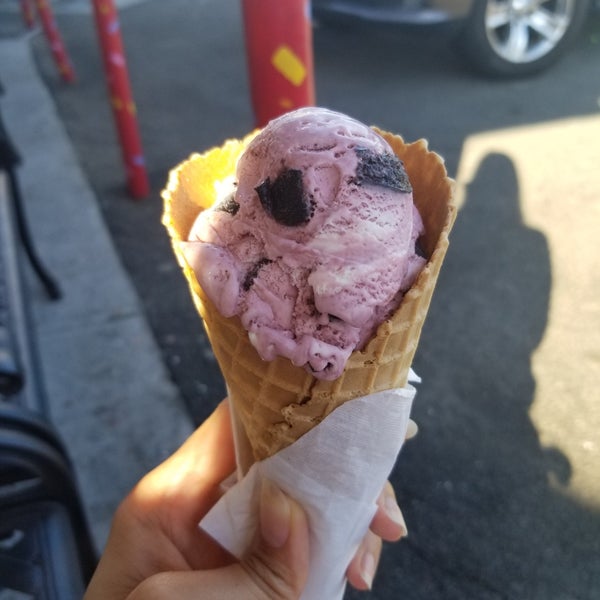 Photo taken at Magic Fountain Ice Cream by Linds on 7/8/2018