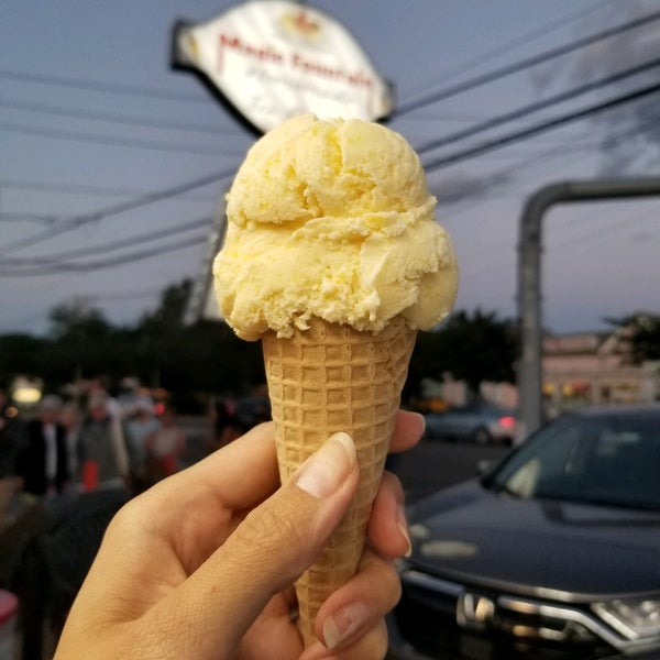 Photo taken at Magic Fountain Ice Cream by Linds on 9/4/2021