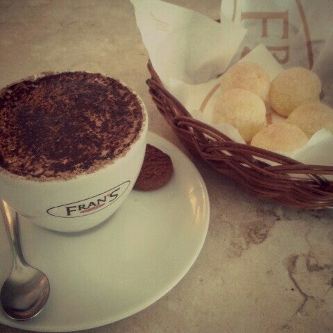 Photo taken at Fran&#39;s Café Moema by Rosy J. on 2/26/2013