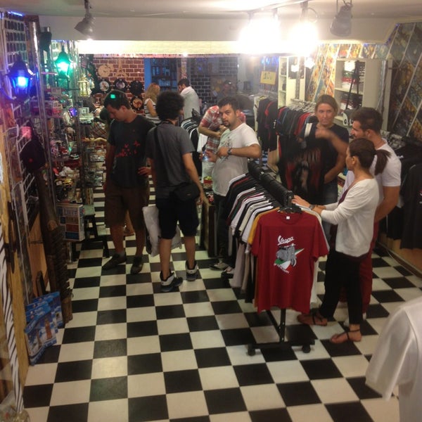 7/21/2013에 Okan G.님이 Lemur Store에서 찍은 사진