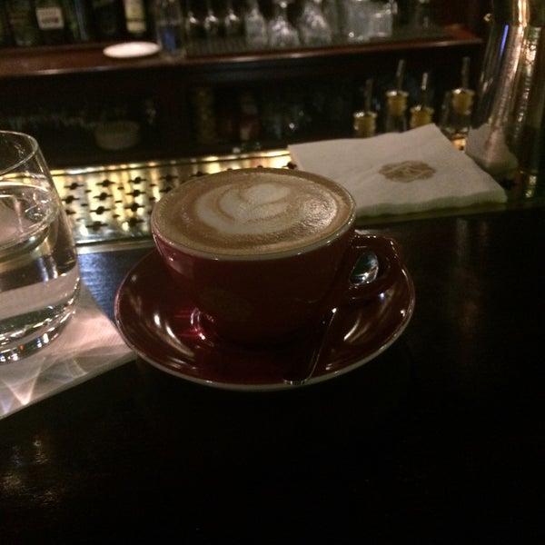 Foto tirada no(a) Dublin Cafe por Veronika B. em 12/22/2015