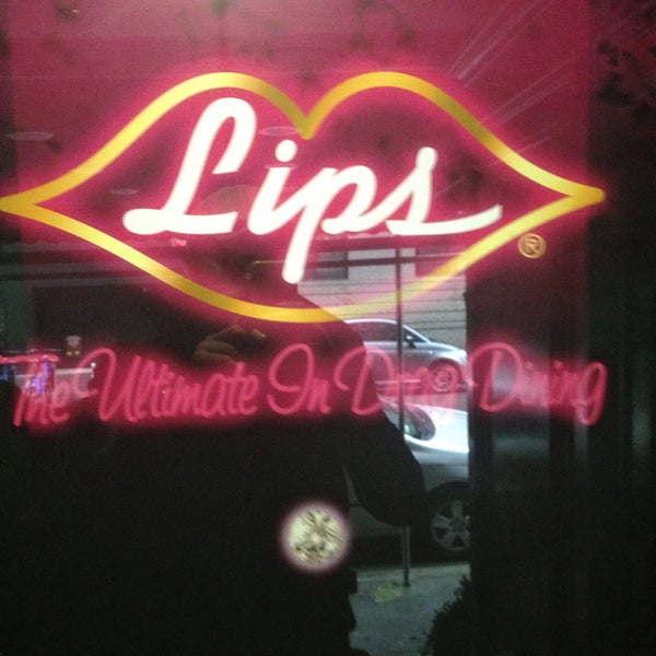 1/4/2015에 Rj K.님이 Lips Drag Queen Show Palace, Restaurant &amp; Bar에서 찍은 사진