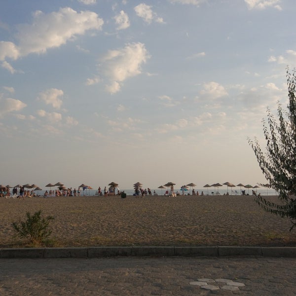 Photo taken at Platon Beach Club by Dümdüz1adam 3. on 8/14/2019