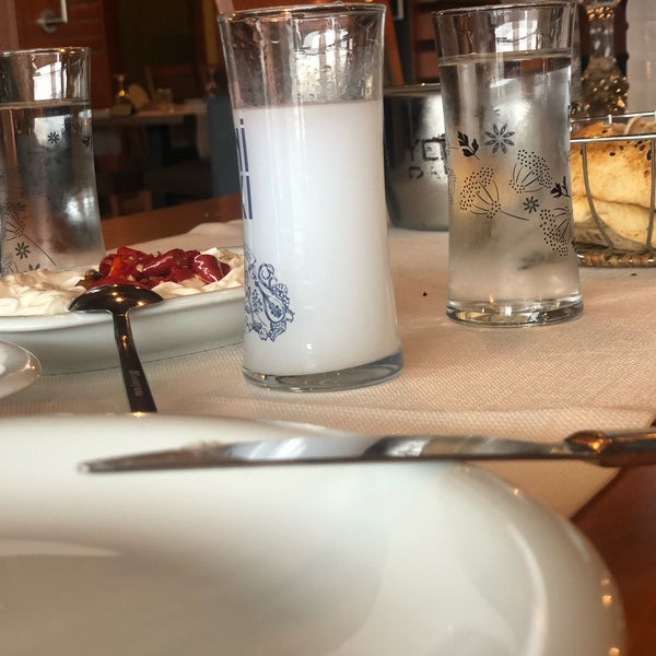 Foto scattata a Kanatçı Ağa Restaurant da Herkes Gibi Yaşarsan Herkes Gibi Ölürsün.! il 11/20/2018