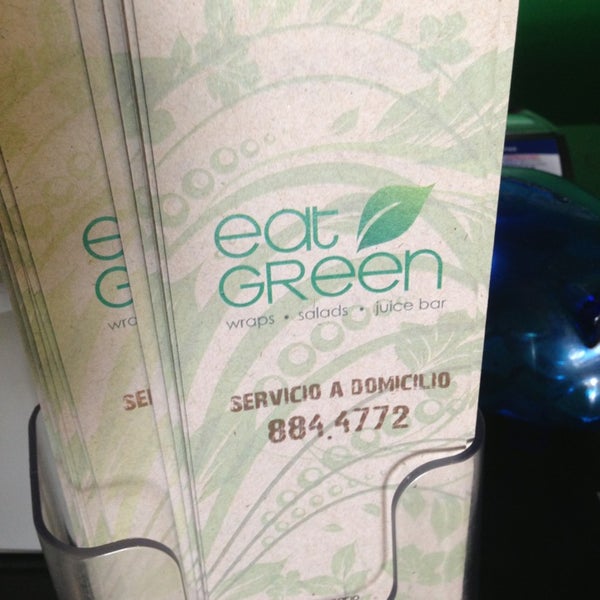 รูปภาพถ่ายที่ Eat Green โดย Ernesto J. เมื่อ 10/21/2013