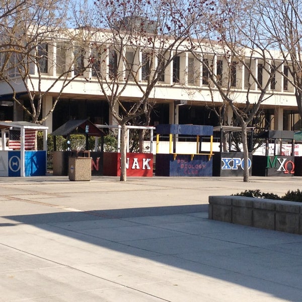 รูปภาพถ่ายที่ California State University, Fresno โดย C L. เมื่อ 3/24/2013