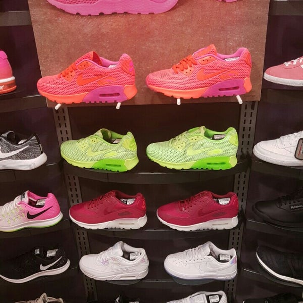 Foot Locker - Shoe Store in Esquilino