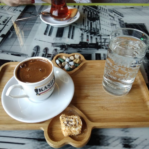 Снимок сделан в Kaşif Cafe / heykel пользователем Ebru💎 4/5/2019
