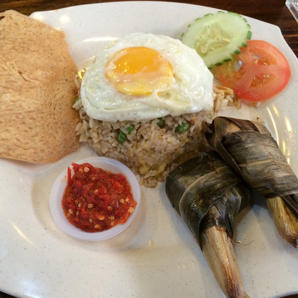 12/5/2014에 Shasha M.님이 Malay Village Restaurant에서 찍은 사진