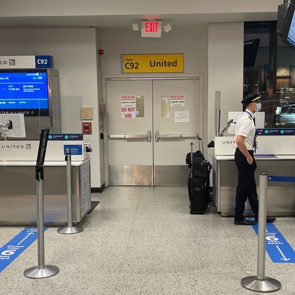 Gate C92 Newark Airport and Port Newark 1554 ziyaretçidan 4 tavsiye