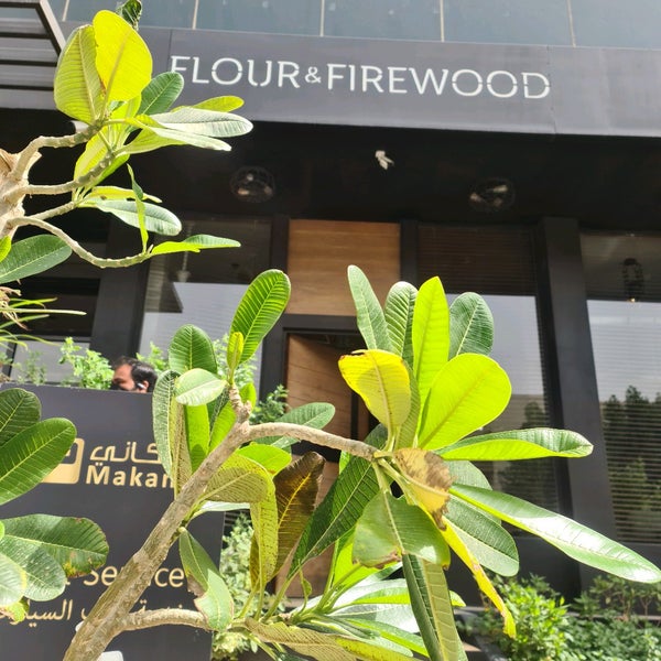 Foto tirada no(a) Flour &amp; Firewood por Saleh A. em 4/3/2021