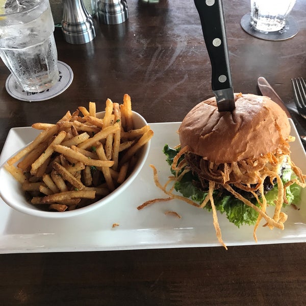 7/21/2018 tarihinde Eric S.ziyaretçi tarafından Jimmy&#39;s Famous American Tavern'de çekilen fotoğraf