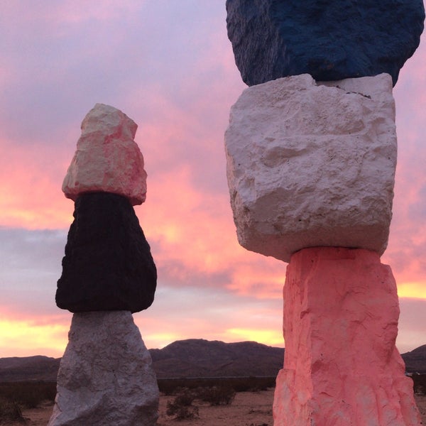 Seven Magic Mountains - 26 tips from 3624 visitors