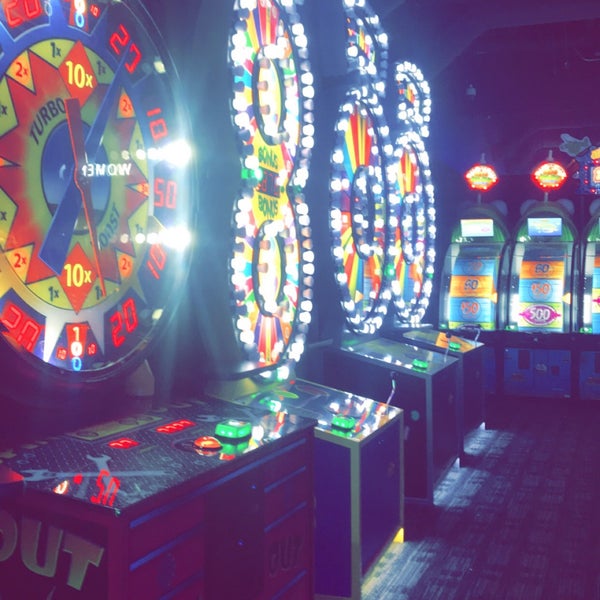 Photo taken at Dave &amp; Buster&#39;s by . on 9/4/2018