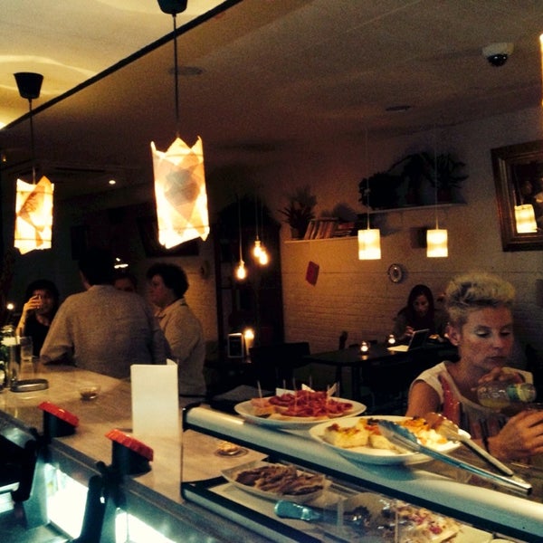 Foto scattata a Eutopia Bar/Lounge da Hashem A. il 6/15/2013