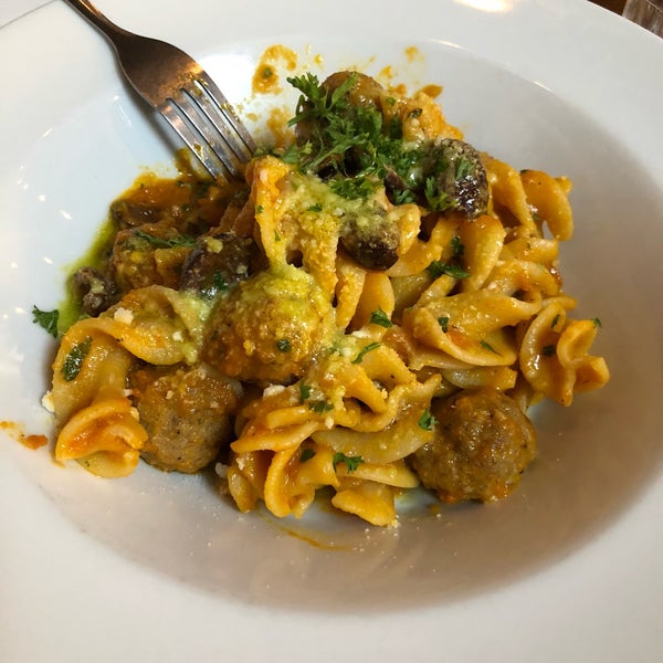 Foto diambil di Due&#39; Cucina Italiana oleh Amy C. pada 11/9/2018