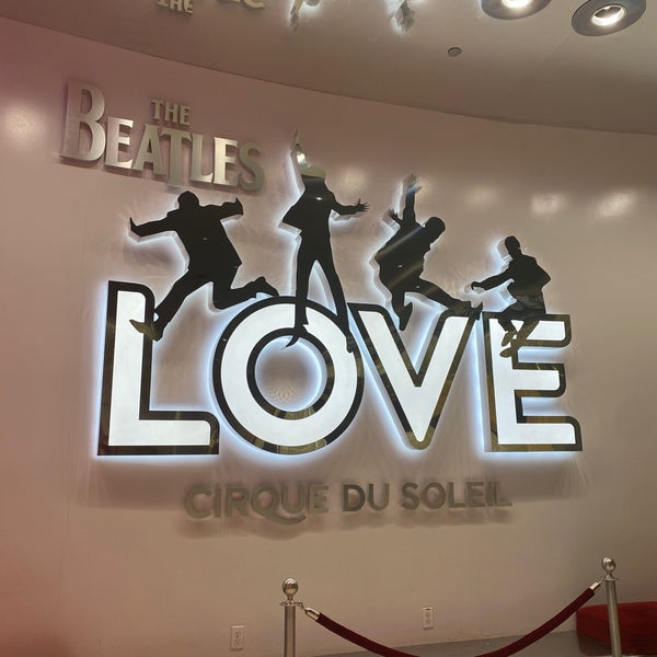 Снимок сделан в The Beatles LOVE (Cirque du Soleil) пользователем Amy C. 4/15/2022
