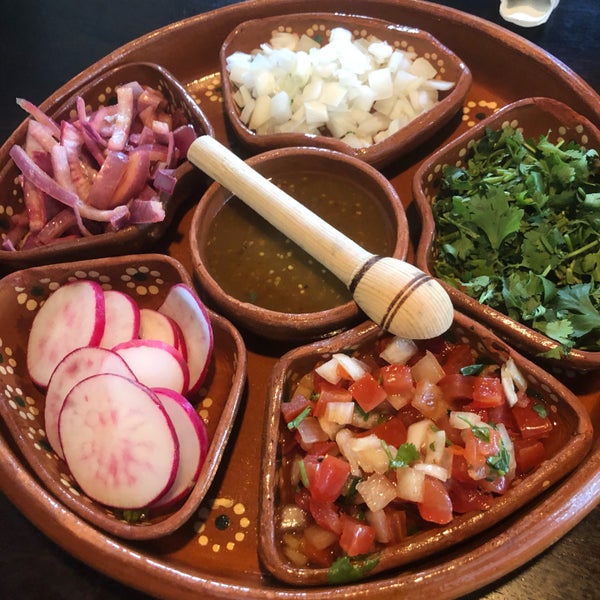 Foto scattata a D&#39; La Santa Mexican Cuisine &amp; Grill da Amy C. il 5/3/2019