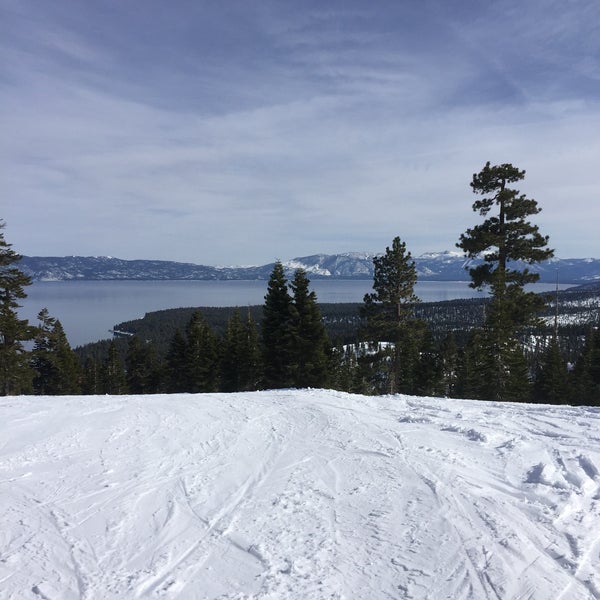 Das Foto wurde bei Homewood Ski Resort von RBC O. am 2/21/2016 aufgenommen