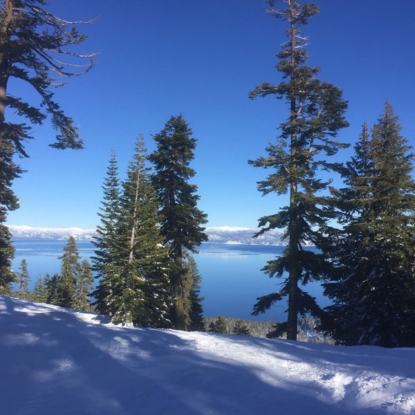 Das Foto wurde bei Homewood Ski Resort von RBC O. am 1/27/2017 aufgenommen