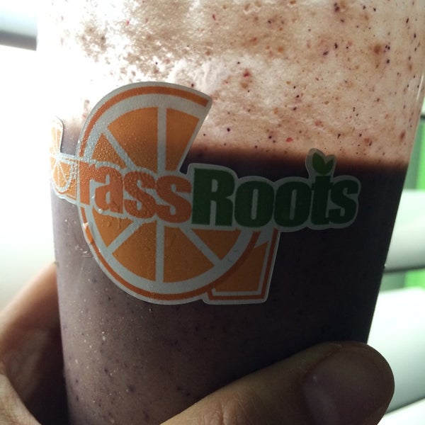 Foto tirada no(a) Grass Roots Juice Bar por Mei V. em 8/21/2014