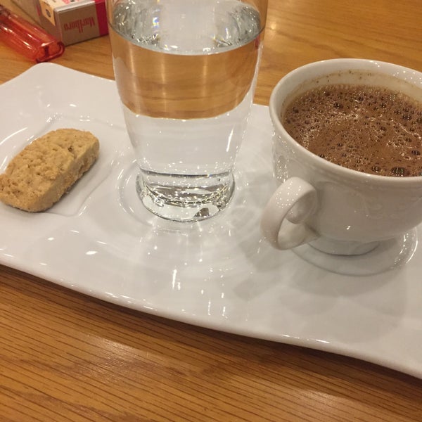 Photo taken at Tiq Taq Coffee by Osman  Erdoğan on 4/1/2019