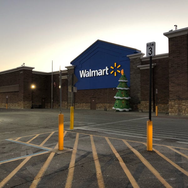 Walmart Supercenter Big Box Store in Gurnee